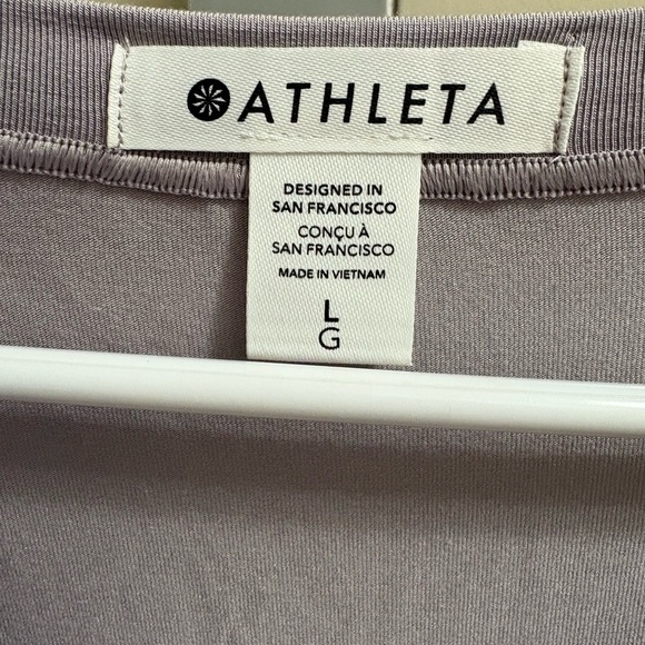 NWT Athleta Relaxed Weekender Tee - Picture 5 of 5